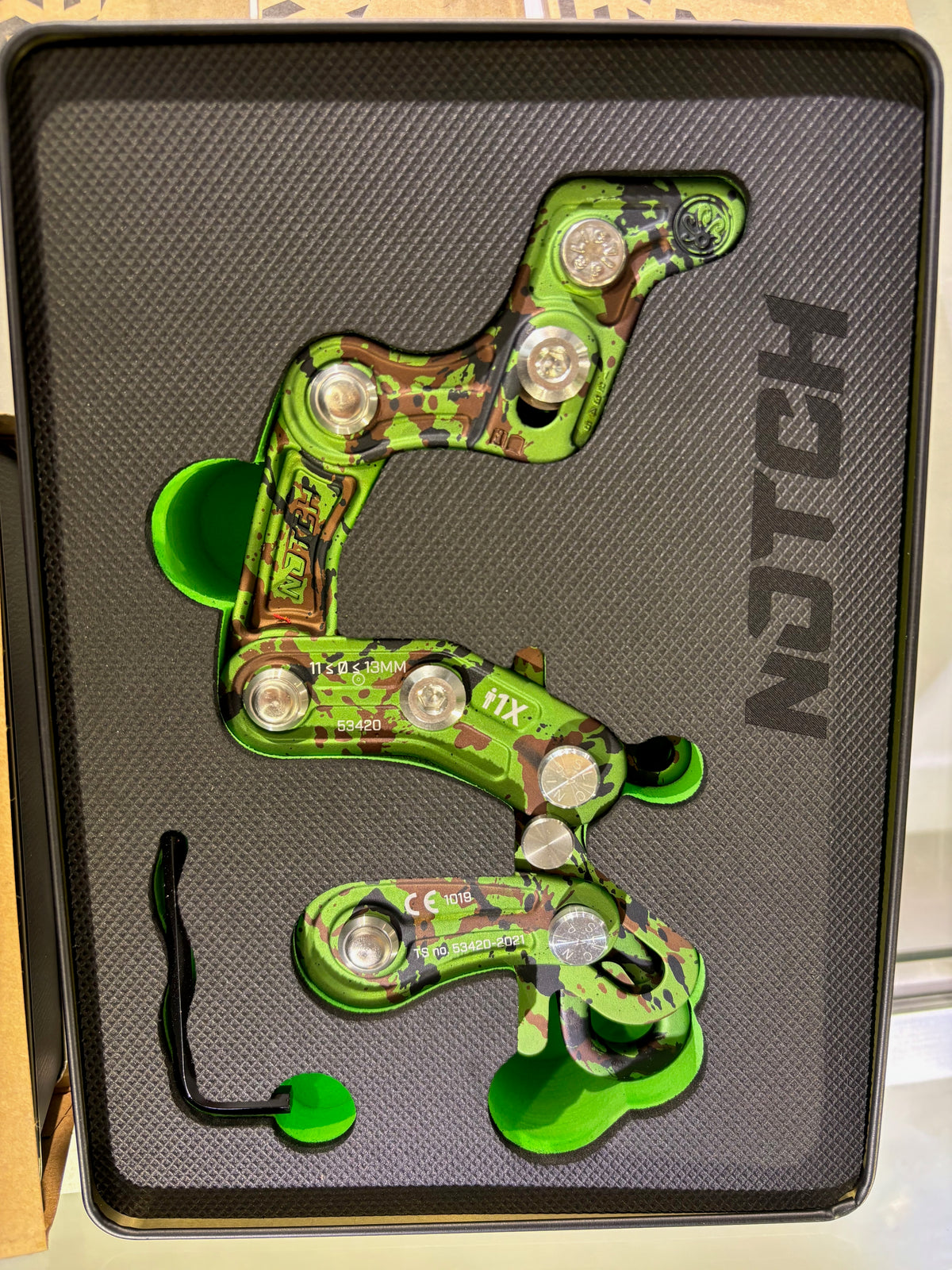 Notch Rope Runner Pro Mechanical Ascender/Descender Limited Splash Camo Series (Black/Pink/Blue Splash / Cyan/Blue Splash / Green/Brown Camo)